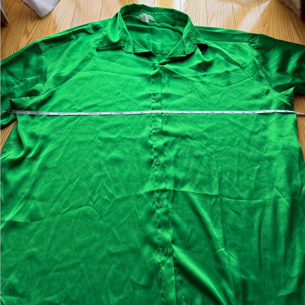 H&M Women's Green Oversized Satin Button-up Blouse - Picture 2 of 5